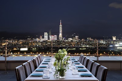 INGE’S Bar & Grill 台北萬豪酒店