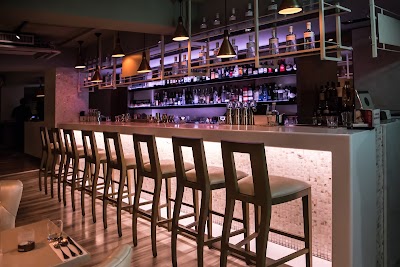 INDULGE Bistro (實驗創新餐酒館)